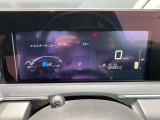 前方ディスプレイには車両情報や設定が表示されます。