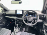 運転席まわりです。 各操作スイッチは使いやすい位置に配置されてます。