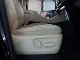 パワーシート搭載。微妙な調整が手軽にでき、ピッタリなポジションで運転することが可能です。