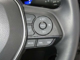 【レーダークルーズコントロール】(全車速追従機能付)付きです。車速に応じて追従支援してくれるので、ロングドライブも快適です。詳細は販売店スタッフまでおたずねください。