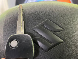 【キーレス】少し離れた場所からでもボタン一つでドアの開錠・施錠ができるのでとっても便利!ドアの鍵穴周りに傷をつけることもありません♪