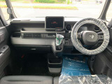 インパネ全体:視界が開けて前が見やすい設計です!安全に運転できます!