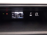 とっても見やすいメーターです。夜間時はラグジュアリーな気分にさせてくれる照明が魅力ですので、夜のドライブも楽しみになりますよ♪