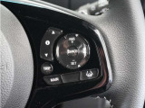 ◆アダプティブクルーズコントロール◆予め設定した車速内でクルマが自動的に加減速。前走車との適切な車間距離を維持しながら追従走行します。【LKAS】車線維持支援システムでステアリング操作を支援。