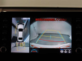 パノラミックビューモニター付きです。車両を上から見たような映像をモニター画面に表示。運転席からの目視では見にくい、車両周辺の状況をリアルタイムでしっかり確認できます。