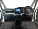 【前方視界】開放的な前方視界!運転がしやすく疲れにくいです♪窓が大きく、見通しがとっても良いおクルマですよ♪