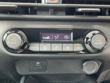オートエアコンは、温度や風量を自動で調整してくれるため、運転に集中でき、疲労軽減にもつながります。また、車内の温度を一定に保つことで、結露やカビの発生を防ぐ効果もあります。