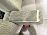 【アームレスト】運転中の身体の負担を軽減してくれるアームレストを装備♪