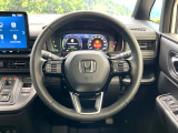 インテリアに合わせたデザインのステアリングは、運転される方のことも考え、運転しやすい形状、大きさです。是非一度、実際に触ってお確かめください。