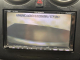 【バックモニター】後ろのカメラの映像をモニターに映し出すことができます!後方の見えない死角や、障害物との距離感をしっかり確認することができます!駐車が苦手な方におすすめです。