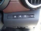 運転席の右側に各種スイッチがまとめられています。
