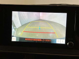 バックギアに入れると、このように後方が映し出されます!駐車の際とても安心!便利!最終確認はご自身の目と耳で必ず行ってください!