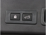 パワーリヤゲートを搭載しておりますので、ワンタッチでリヤゲートの開閉が楽々!