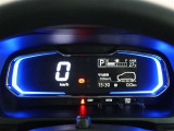 とっても見やすいメーターです。夜間時はラグジュアリーな気分にさせてくれる照明が魅力ですので、夜のドライブも楽しみになりますよ♪