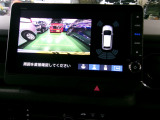 バックカメラの画像です。ガイドラインがスムースな車庫入れをサポートいたします。車庫入れの安心感がアップしますね。