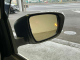 車線変更も安心のブラインドスポットモニターにリアトラフィックモニター付きです。