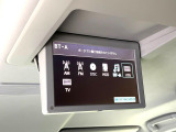 【9型フリップダウンモニター】大画面モニターで後席でもエンタメをお楽しみいただけます。小さなお子様にも大人気の装備です♪