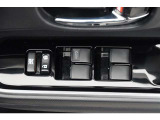 スイッチ一つで窓を開け閉めできるパワーウィンドウスイッチです。