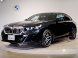 【BMWの伝統】BMWのお車は、&ldquo;駆け抜ける歓び&rdquo;を意識し、走行の安定性とコーナリングの良さを追求し、思い通りにハンドルの操作可能です。