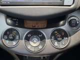 嬉しいオートエアコン装備です!1年中快適な室内に!車内温度を設定すると、風量を自動で調節してくれます♪
