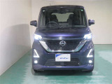 明度の高いLEDヘッドライトで、夜間の運転も安心です。