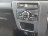 【オートエアコン】車内温度を感知して自動で温度調整をしてくれるのでいつでも快適な車内空間を創り上げます。