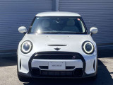 フロントマスクはどこからみてもMINIとわかるスタイルです