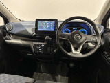 気持ちよく視界が広がる、開放的な運転席です