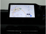 純正メーカー10.5インチディスプレイオーディオ&ナビキット装備!インパネ中央部のディスプレイに、オーディオ機能とスマホ連携機能を搭載!ナビキットを装着しており、車載ナビ もご利用いただけます。