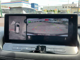 【アラウンドビューモニター】周囲を見渡せる映像で、スムースな駐車をサポートします