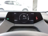 視線を前方に誘導する、トップマウントメーターを起点とし、安全確認がしやすく、運転に集中できる構成に。最大限走りの良さを楽しむことができます。