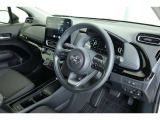 【運転席&助手席】シートは黒を基調にしたスタイリッシュなデザインです。クリーニング済みですので清潔感があり気持ち良く乗っていただけます♪