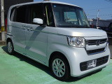 当社の車両には『安心して車選びをしていただくために』お支払い総額を表示しております。税金、自賠責保険料、登録費用、リサイクル料金が含まれており、県内登録及び届出で店頭納車の場合になります