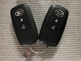 【キーフリーシステム】電子キーをポケットやカバンに入れて携帯しているだけでドアの開け閉めやエンジンのON/OFFが出来ます☆ また、イモビライザー機能も備わっていますので盗難対策もバッチリです☆