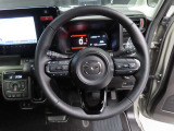 運転席にお座りになった際のイメージです。視界やシートの座り心地にポジション、各装備へのアクセスのしやすさ等、実際に触れてお確かめください。