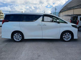両側パワースライドドア付きだから、狭い駐車スペースなどでの 乗り降りラクラク!小さなお子さまのいるご家庭には嬉しい装備。