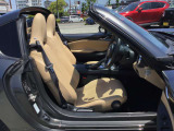 運転席シートリフター!ご自分の好きなシートポジションが取れるので運転が楽しくなりますし疲れにくいです。