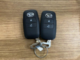 【スマートキー】 スマートキーを携帯していれば、ドアハンドルのボタンを押すだけでロックの解除ができます。