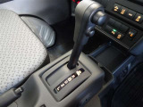 【オートマミッション(A/T)】シフトチェンジの煩わしさから解放される大事な装備です! 最近ではミッションも改良され、燃費もすこぶる良好になってますよ♪
