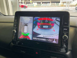 空から見たような映像で駐車ができるアラウンドビューモニター。ひと目でわかるセンサーに前後の衝突被害軽減ブレーキ付き。