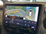 【パノラミックビューモニター】専用のカメラにより、上から見下ろしたような視点で360度クルマの周囲を確認することができます☆死角部分も確認しやすく、狭い場所での切り返しや駐車もスムーズに行えます。