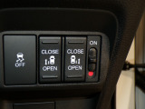 【電動スライドドア】ボタン一つで自由自在に開閉が可能!指先一つで運転席からどちらのドアも開閉できるので非常に便利な装備です!挟み込み防止機能もついているので小さなお子様がいる方も安心です!