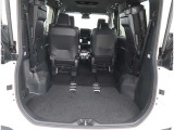 【トランクルーム】荷室の広さも十分です!シートアレンジでシートを畳めば長い荷物だって積めますね。シートアレンジの操作方法など、お気軽にご相談下さい。