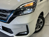 前方や対向車部分だけ切り分けてハイビームになるアダプティブLEDヘッドライトです。