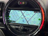 ●純正ナビ:一体感のあるナビは、高級感ある車内を演出してくれます。オーディオ機能も充実しておりますので、運転もより楽しめます♪