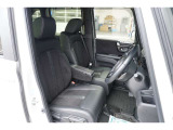 運転席・助手席シートもゆったりと乗れるので、ロングドライブもより快適に♪ウォースルー仕様になっています!