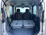 普段のお買い物や通勤、送迎等に十分な荷室スペースを確保しております。セカンドシートを倒すと、大きな荷物の積載も可能です♪