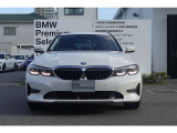 BMWの代名詞の【キドニーグリル】グリルが腎臓のように見えるので【キドニー】と呼ばれるようになりました。一目見ただけでBMWであると認識できる確固たるアイコンとして存在感を放ちます。