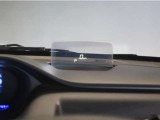 走行に必要な情報を前に投影してくれる為。わき見運転防止になります。