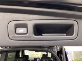 パワーテールゲートは高さを記憶できるメモリー機能付き。荷物が多い時もボタンひとつで開閉でき、毎日の使いやすさがぐっと高まります。